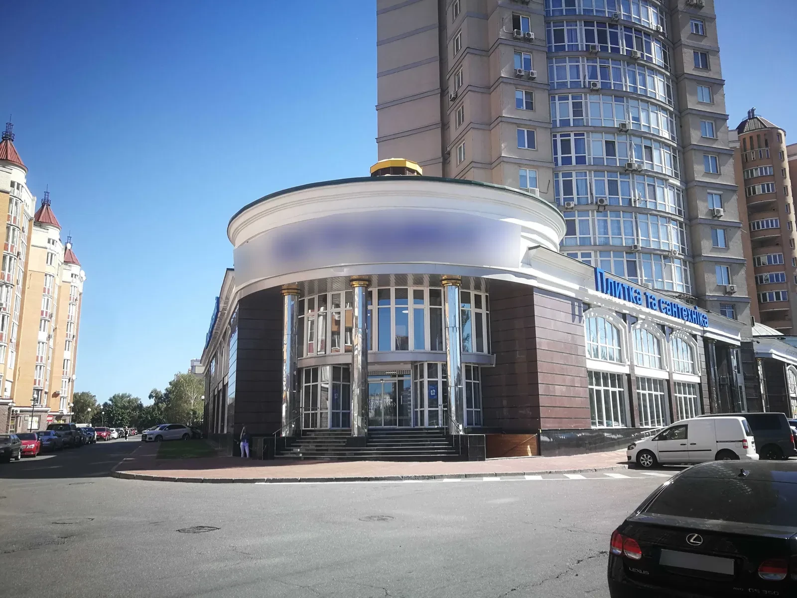 Приміщення у ЖК Оазіс: ремонт, ліфт, фасадний вхід