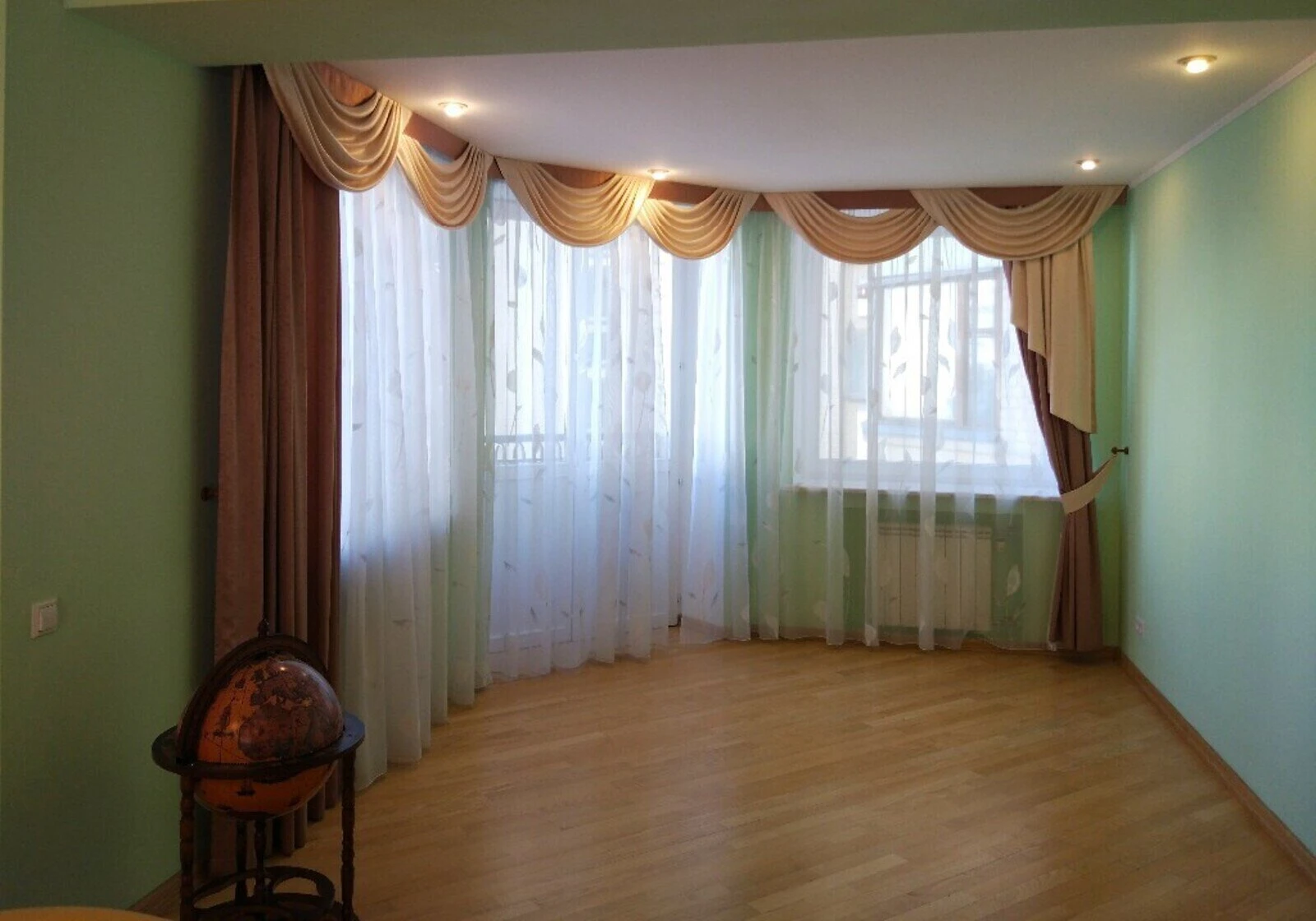 4-комнатная квартира, Оболонь: кухня-студия, евроремонт, панорамные окна, фото 2