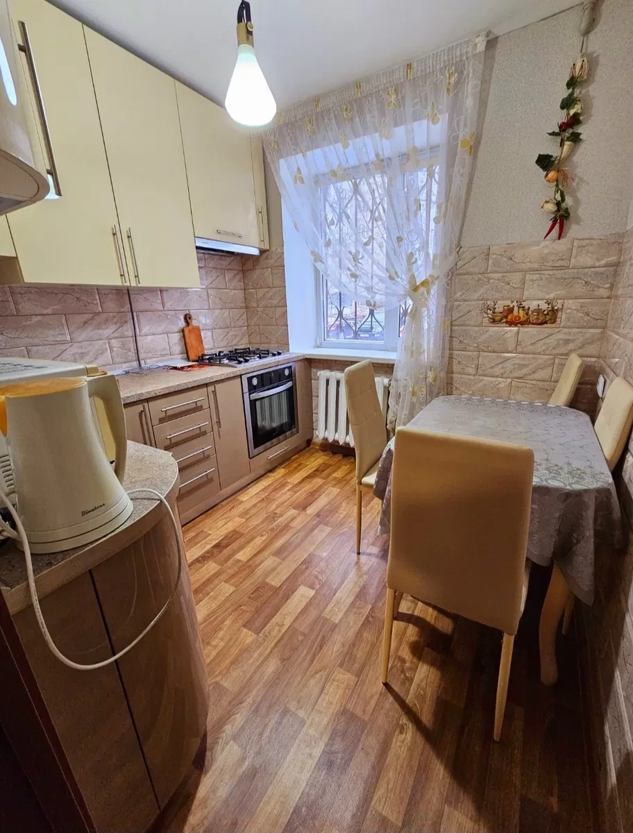 2-кімнатна квартира, центр: продаж частини, косметичний ремонт, фото 4