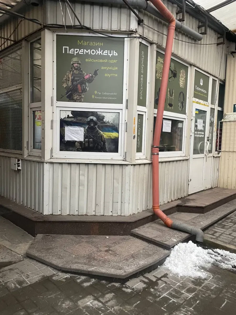 Приміщення, Олександрівський: біля центрального входу, пішохідний трафік, фото 4