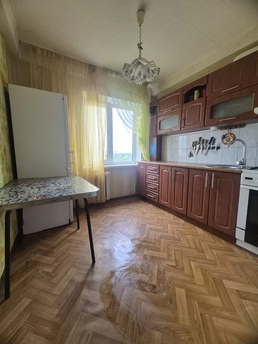 2-кімнатна квартира, Українка: вид на Дніпро, житловий стан, фото 2