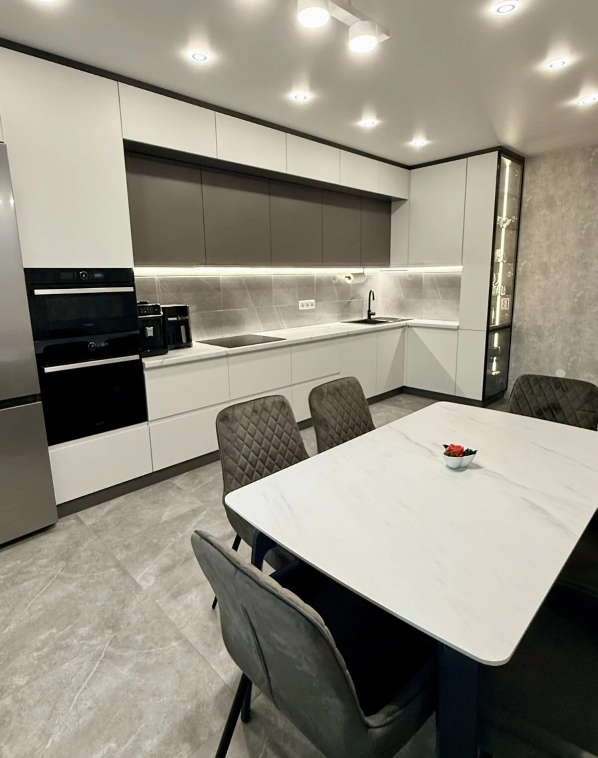 2-кімнатна квартира, Осокорки: кухня 17,6 м², будинок 2021 року - фото 1
