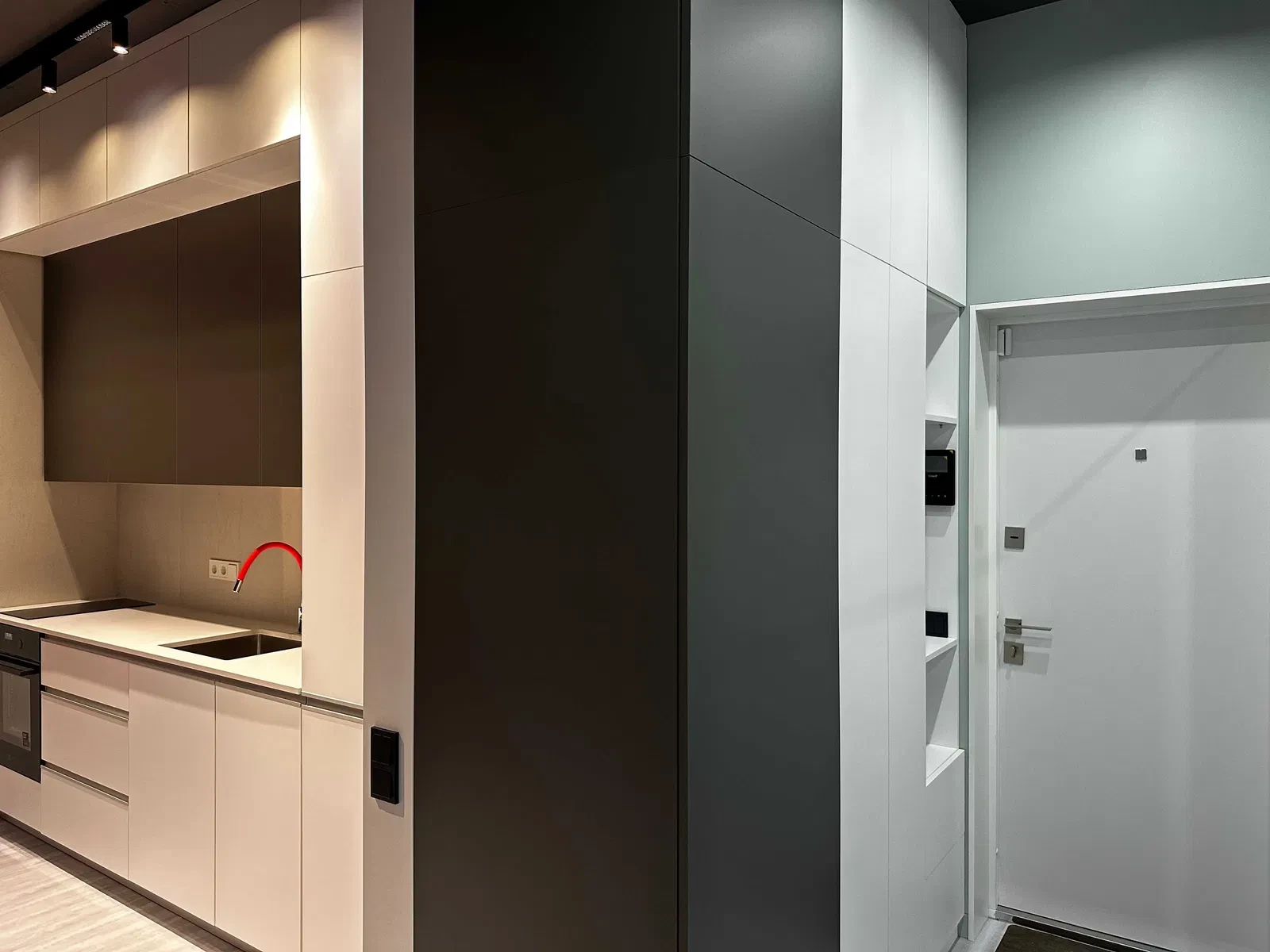 1-комнатная квартира в ЖК Unit Home: авторский ремонт, лоджия с рабочей зоной, фото 4