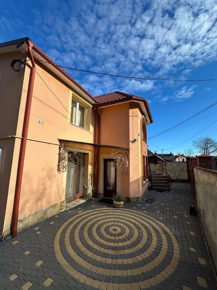 Будинок, Личаківський: три окремі входи, три блоки - фото 4