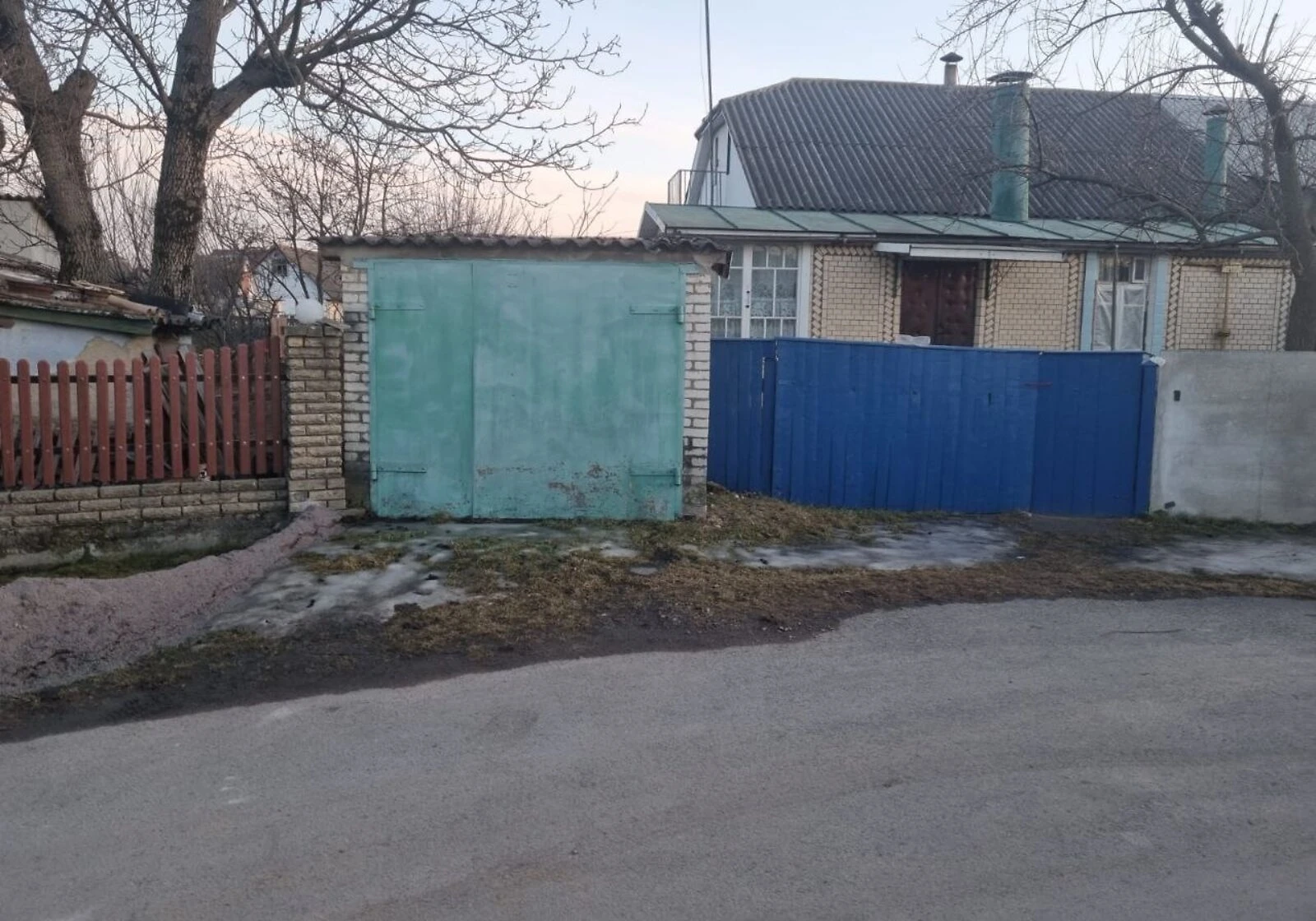 Частина будинку, Гнівань: веранда, гараж у дворі