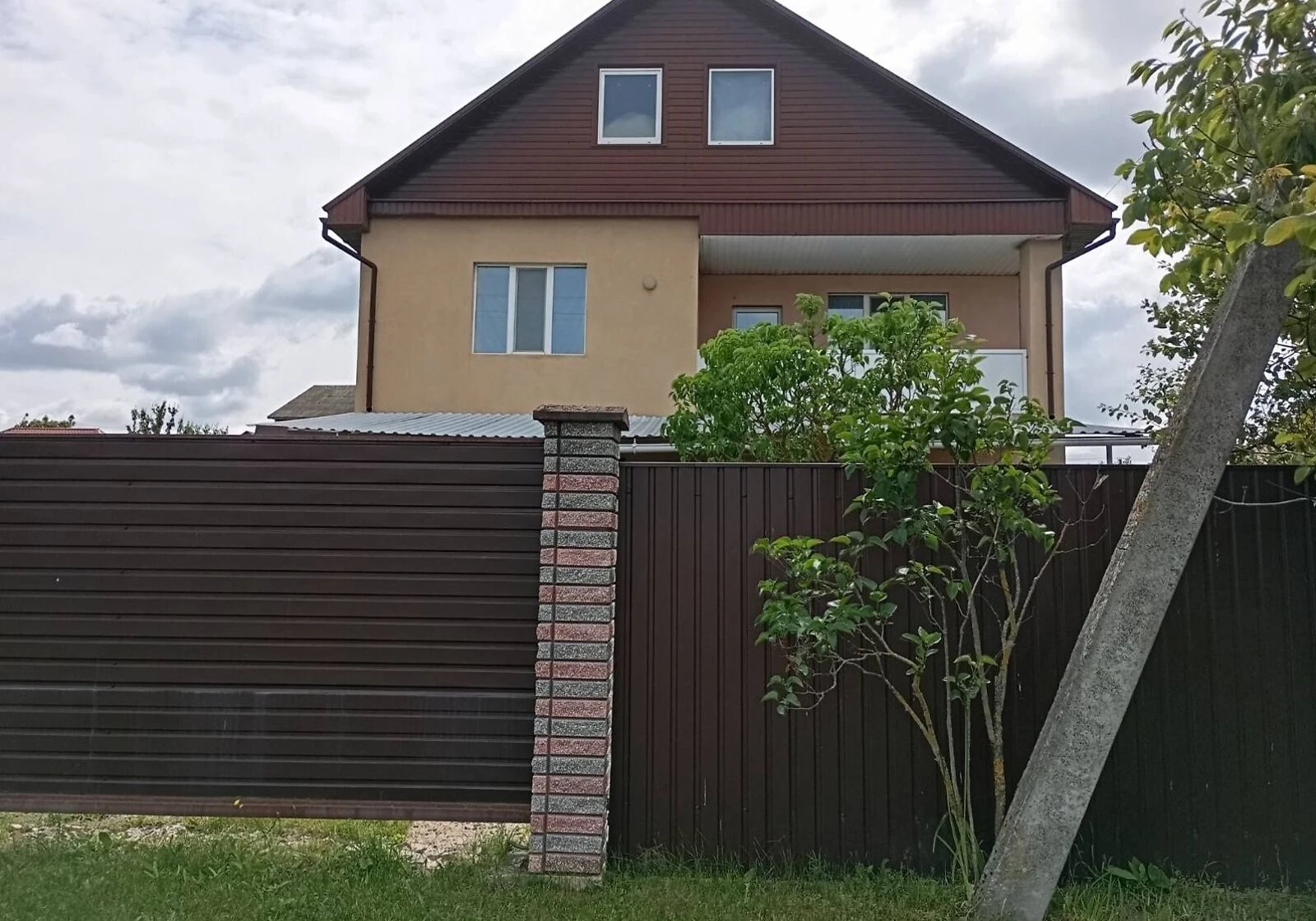 Будинок, Дарницький: 10 соток, гараж із підвалом, твердопаливний котел