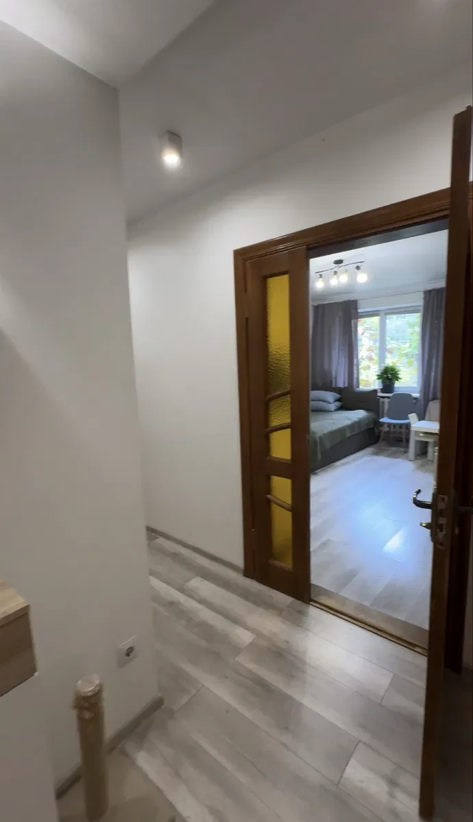 2-кімнатна квартира, вул. Комарова: тепла, біля магазину Хліб сіль - фото 2