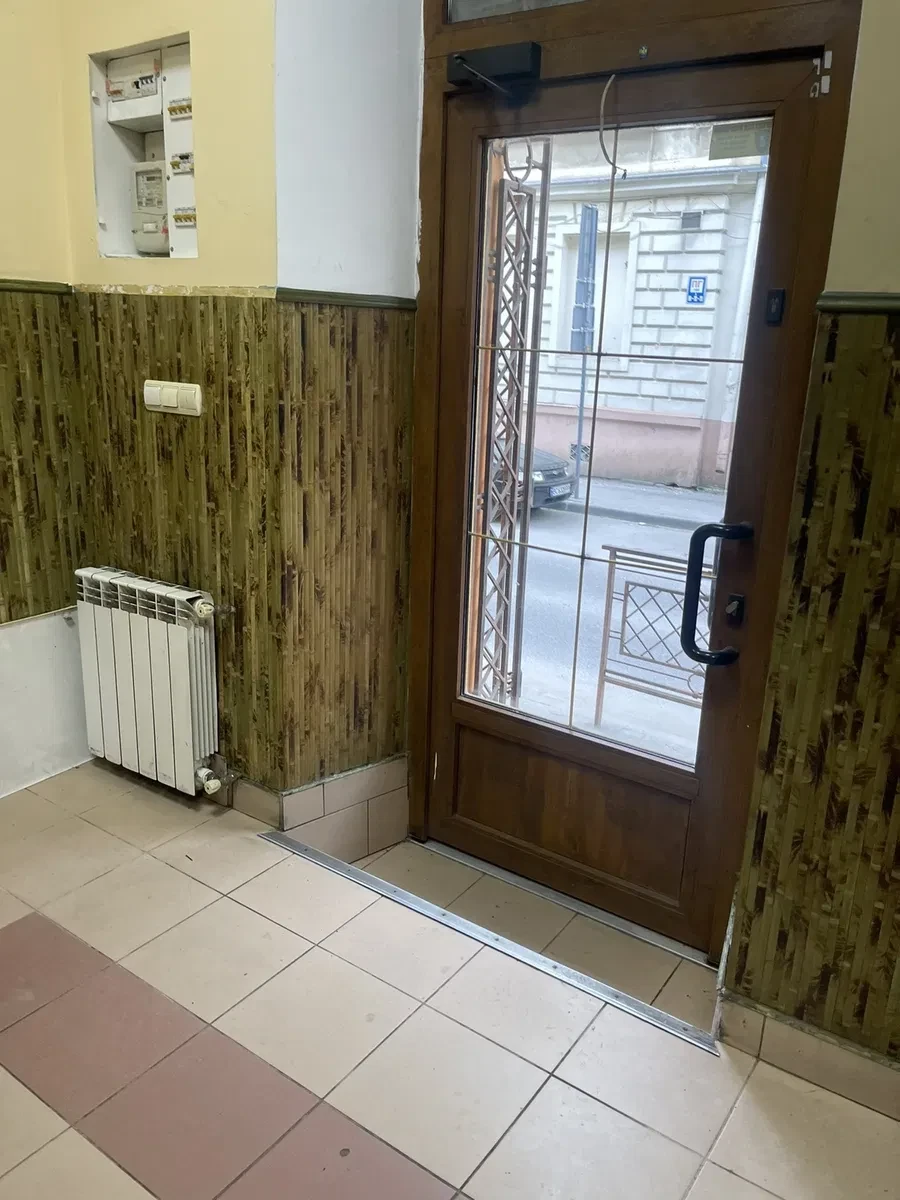 Приміщення, Галицький: фасадний вхід, індивідуальне газове опалення