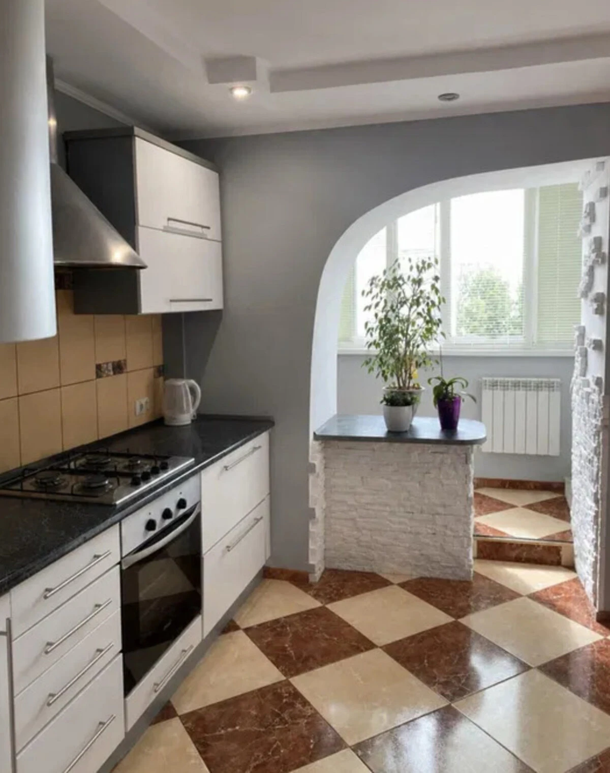 2-кімнатна квартира, Новояворівськ: кухня 25 м², роздільний санвузол - фото 2