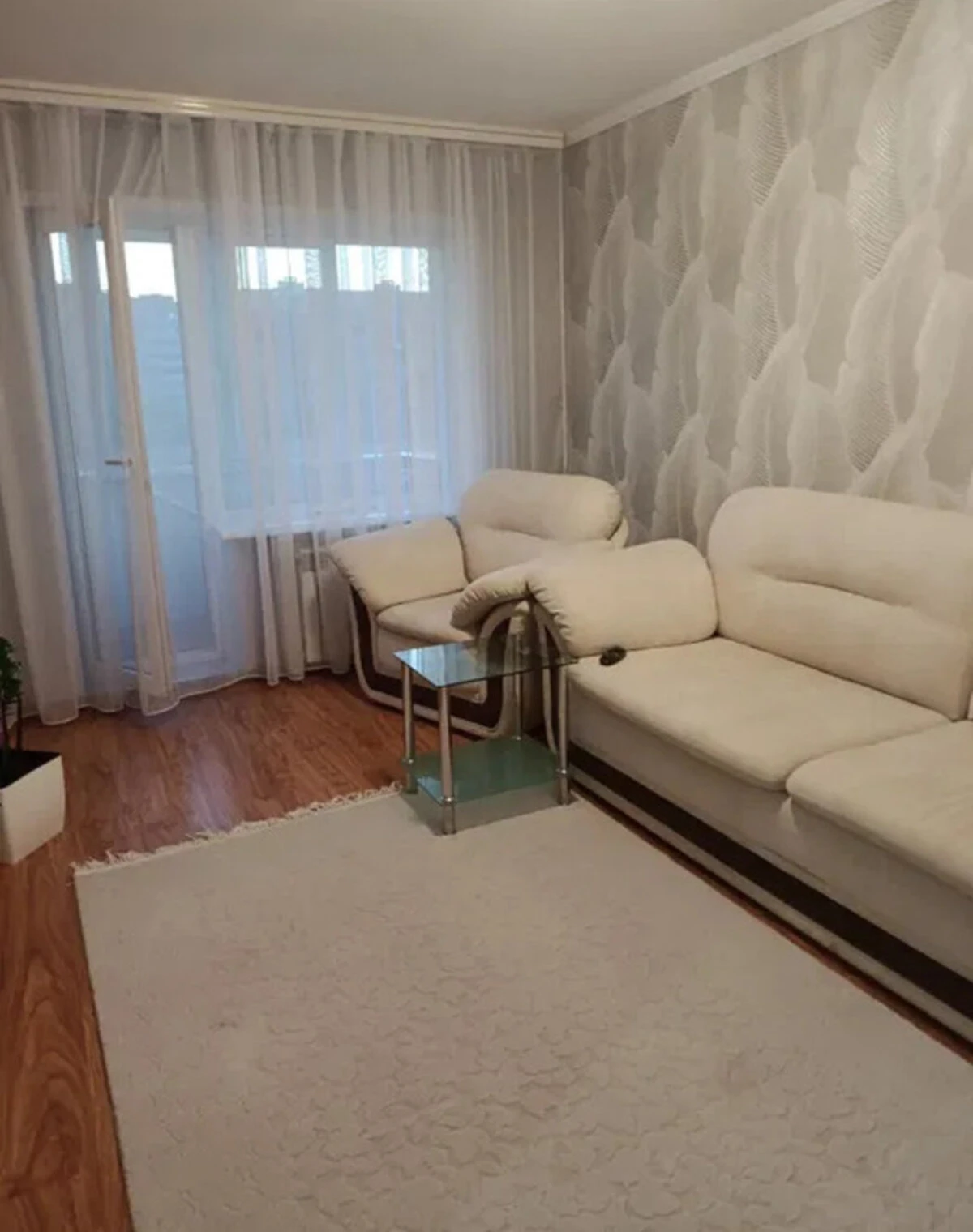 2-комнатная квартира, Коммунарский: евроремонт, кухня 6 м² - фото 1