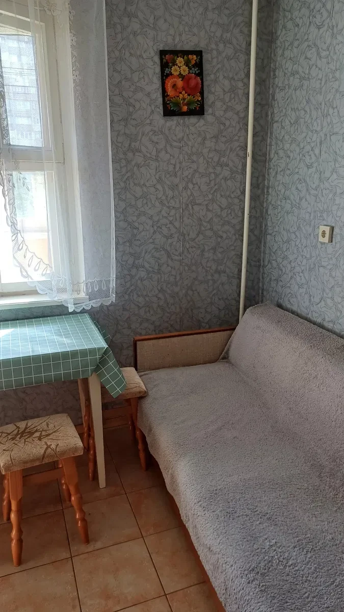 1-комнатная квартира, Дарницкий: балкон, метро в 10 минутах пешком, фото 4