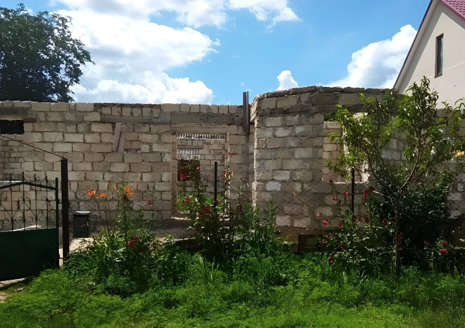 Будинок, Сокиряни: гараж із підвалом, 7 соток, бутовий камінь