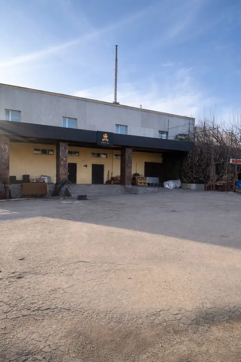 Склад, Умань: ангари, рампа, автономні комунікації - фото 4