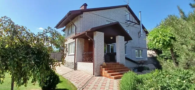Будинок, Сурсько-Литовське: басейн 10×4×1.8 м, два генератори