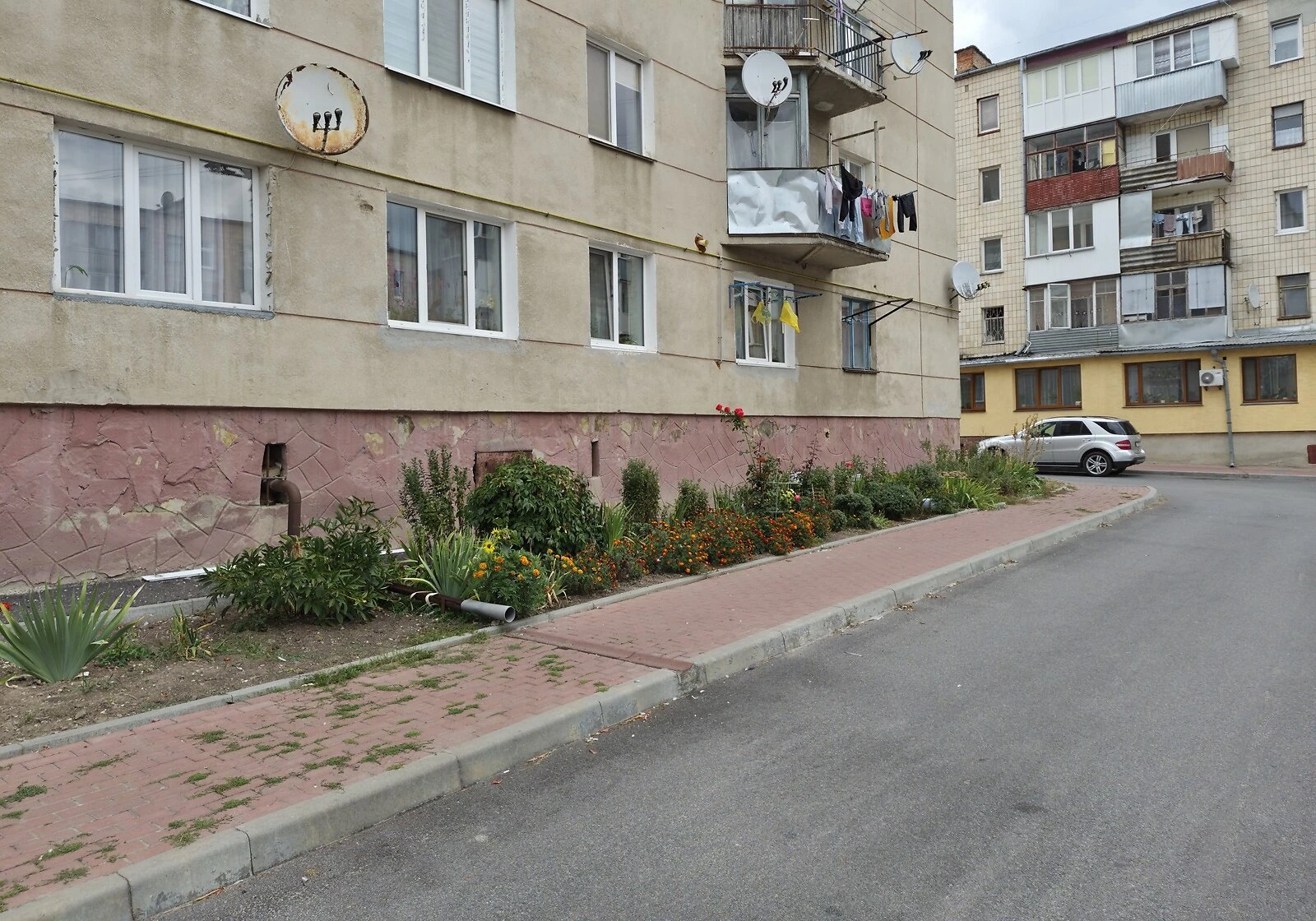 3-кімнатна квартира, Дружба: вода й опалення без світла, панельні стіни - фото 2