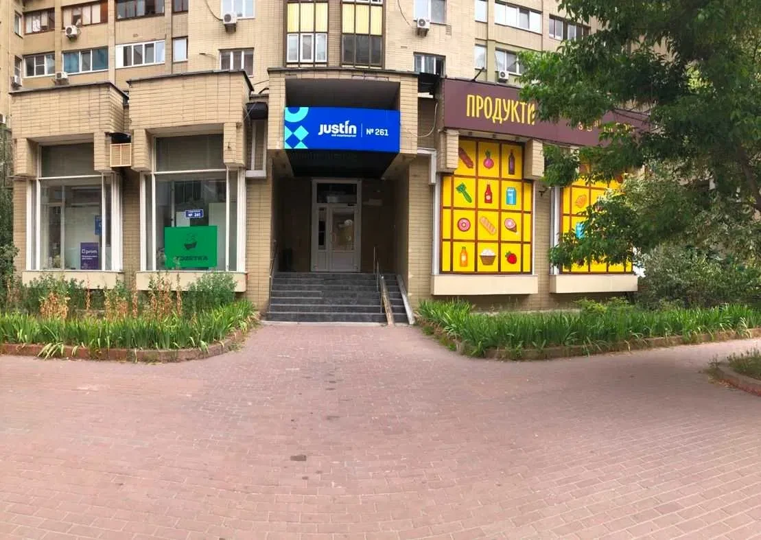 Приміщення, Оболонський: фасадне, підвальне, 100 м до метро Мінська