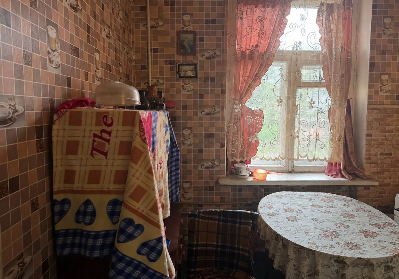 2-комнатная квартира, Ингулецкий: без ремонта, сталинка