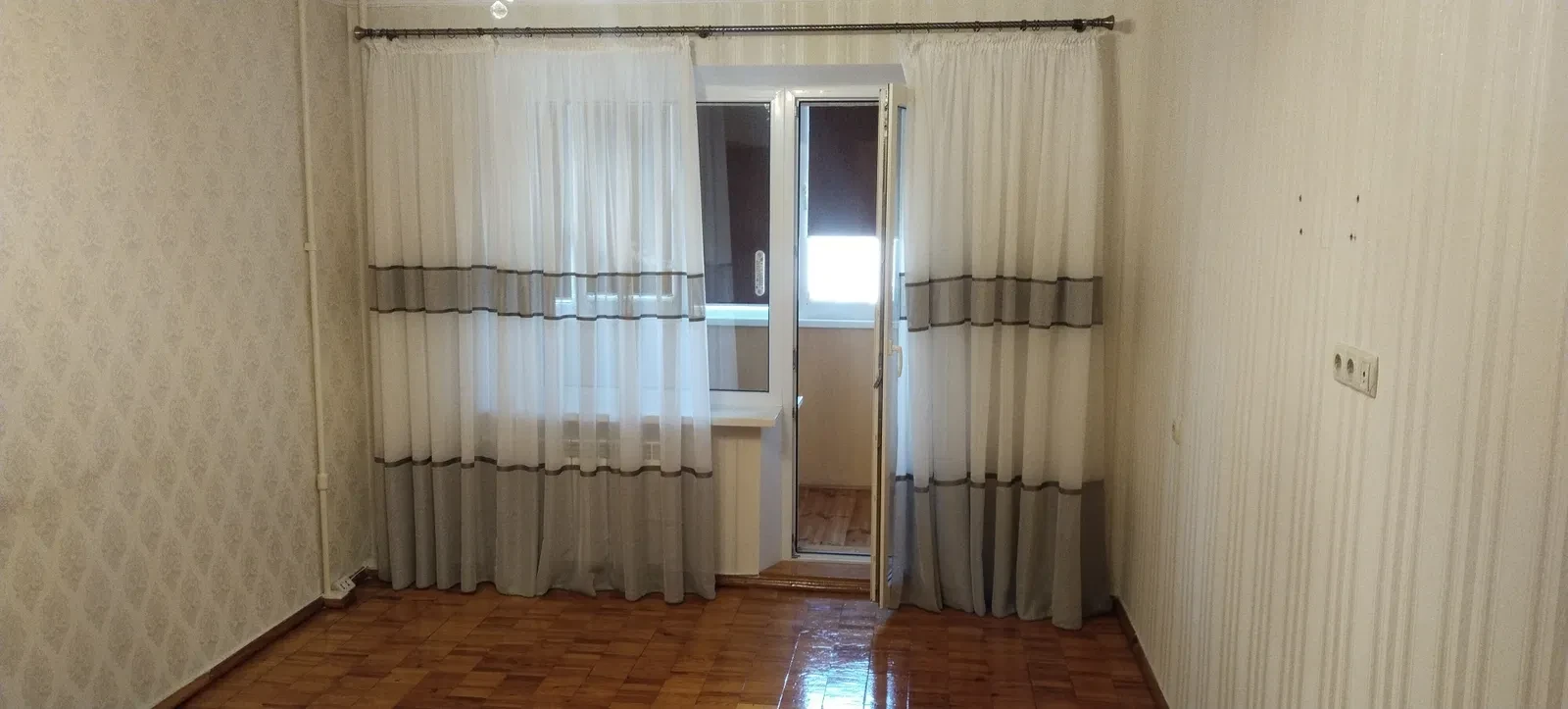 3-кімнатна квартира, Деснянський: 3 балкони, торг - фото 1