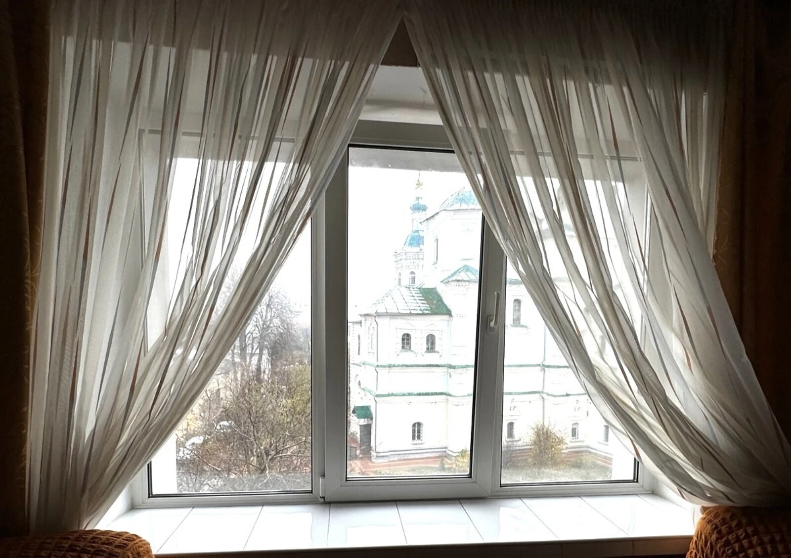 3-кімнатна квартира, Зарічний: косметичний ремонт, цегляні стіни - фото 1