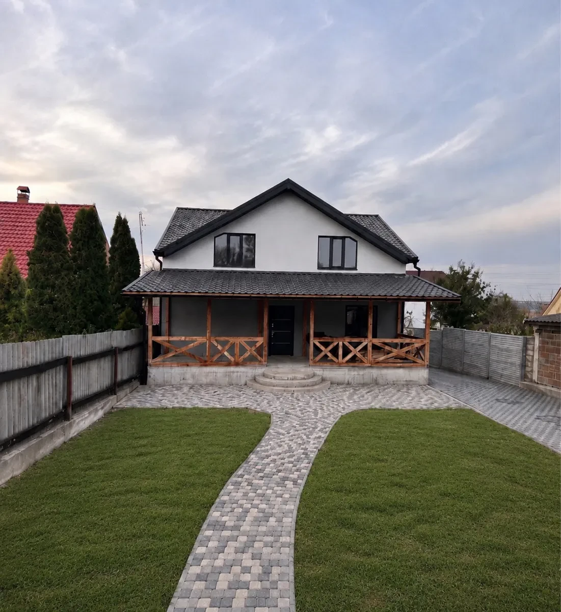 Будинок, Бобриця: тераса 30 м², підвал-укриття, навіс на 2 авто - фото 1