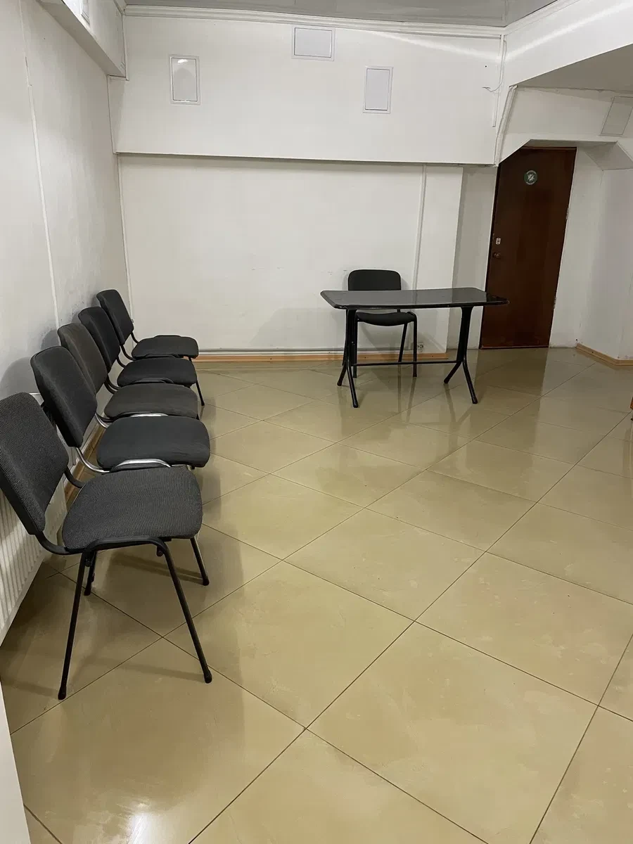 Приміщення в Хаджибейському: зал 42 м², металеві двері - фото 2