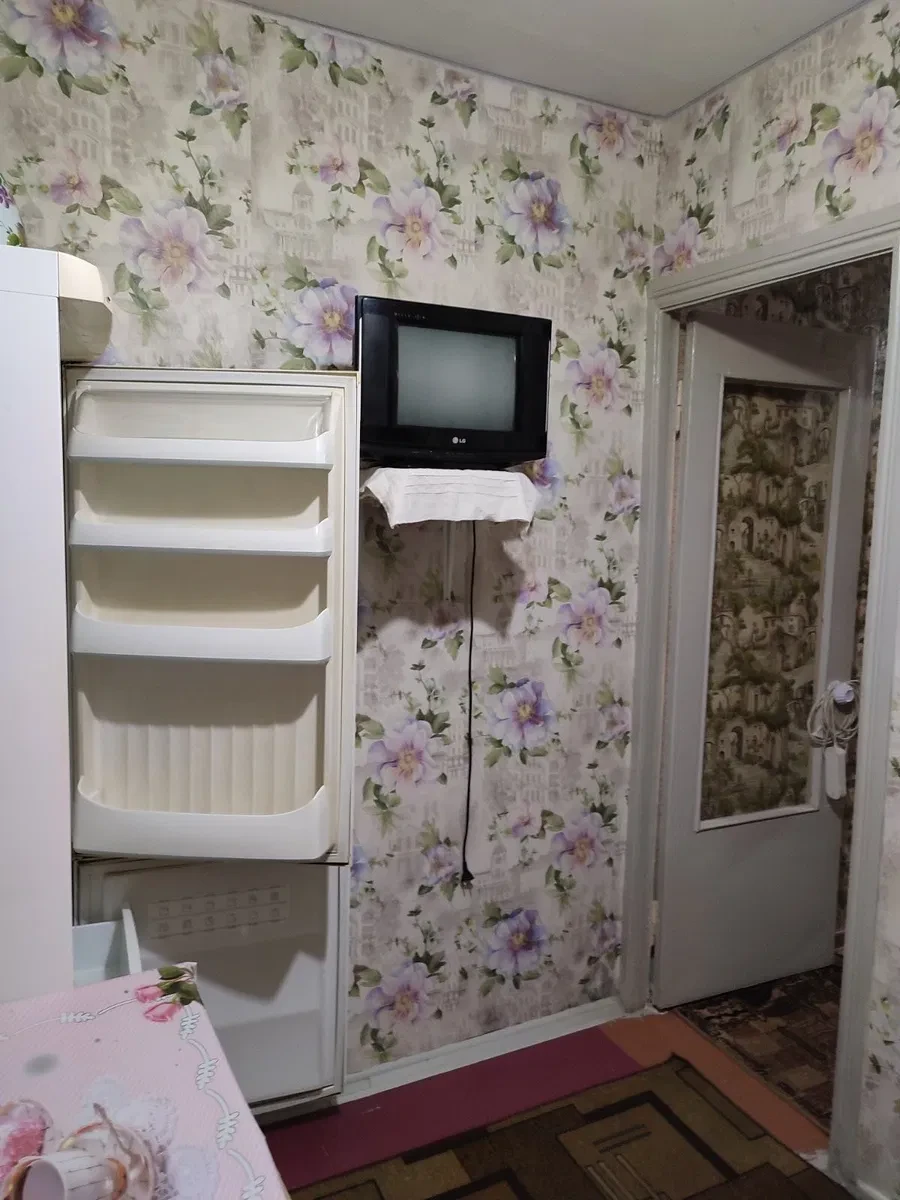 1-кімнатна квартира, Комунарський: косметичний ремонт, меблі, фото 3