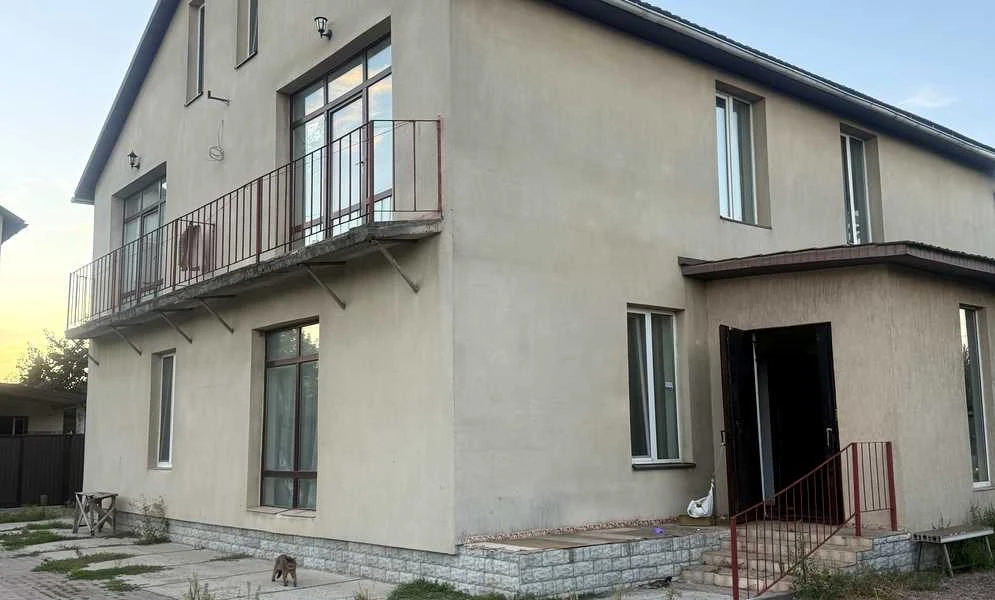 Будинок, Гатне: 8 окремих квартир, готовий бізнес, твердопаливний котел - фото 2