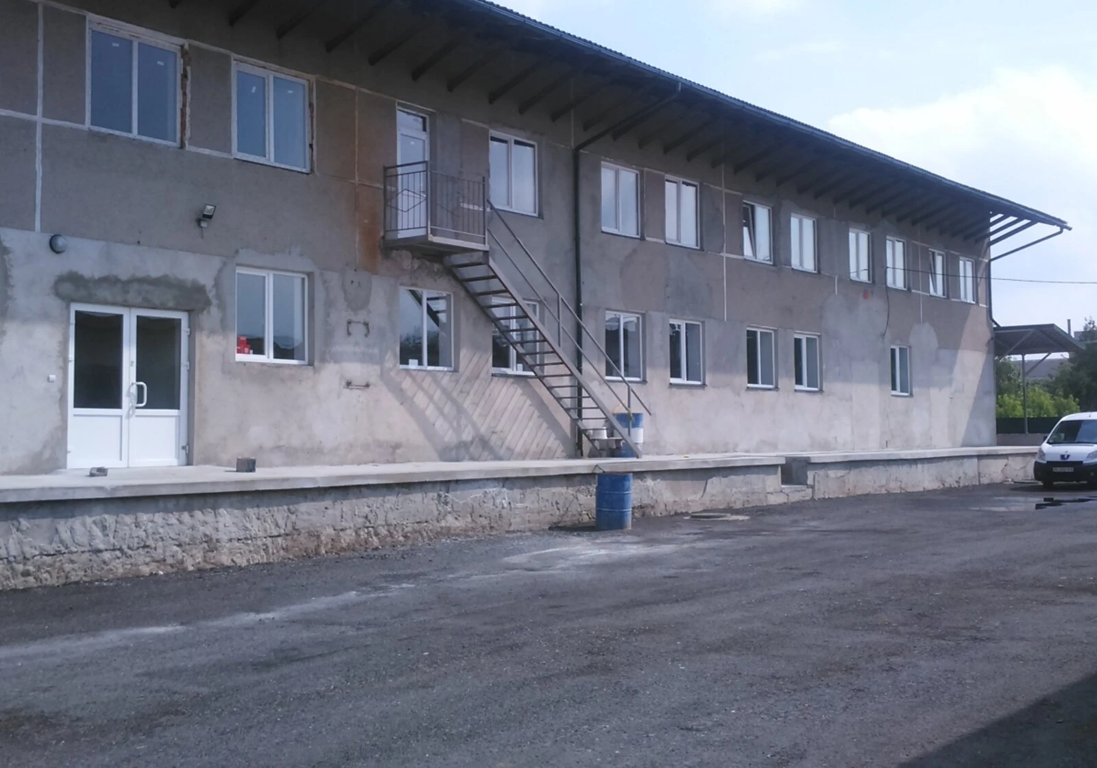 Помещение, Зборов: рампа, автономная котельная, вода без света, фото 2