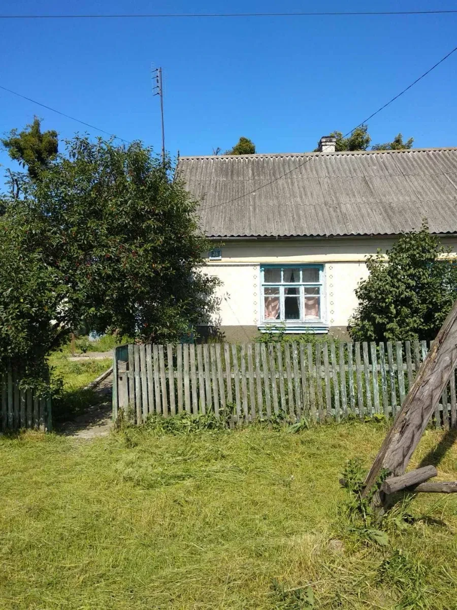 Половина дома, Славута: выход к реке, 6 соток, торг - фото 1