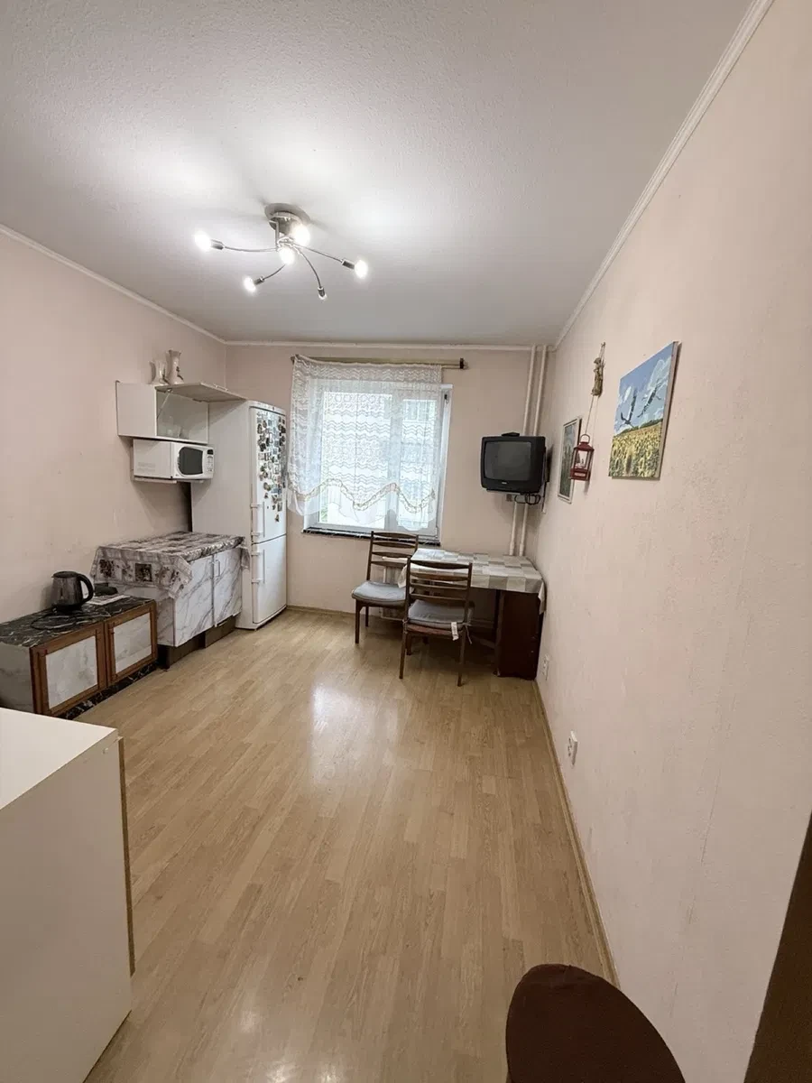 3-кімнатна квартира, Дарницький: роздільні кімнати, метро Позняки 15 хв - фото 1