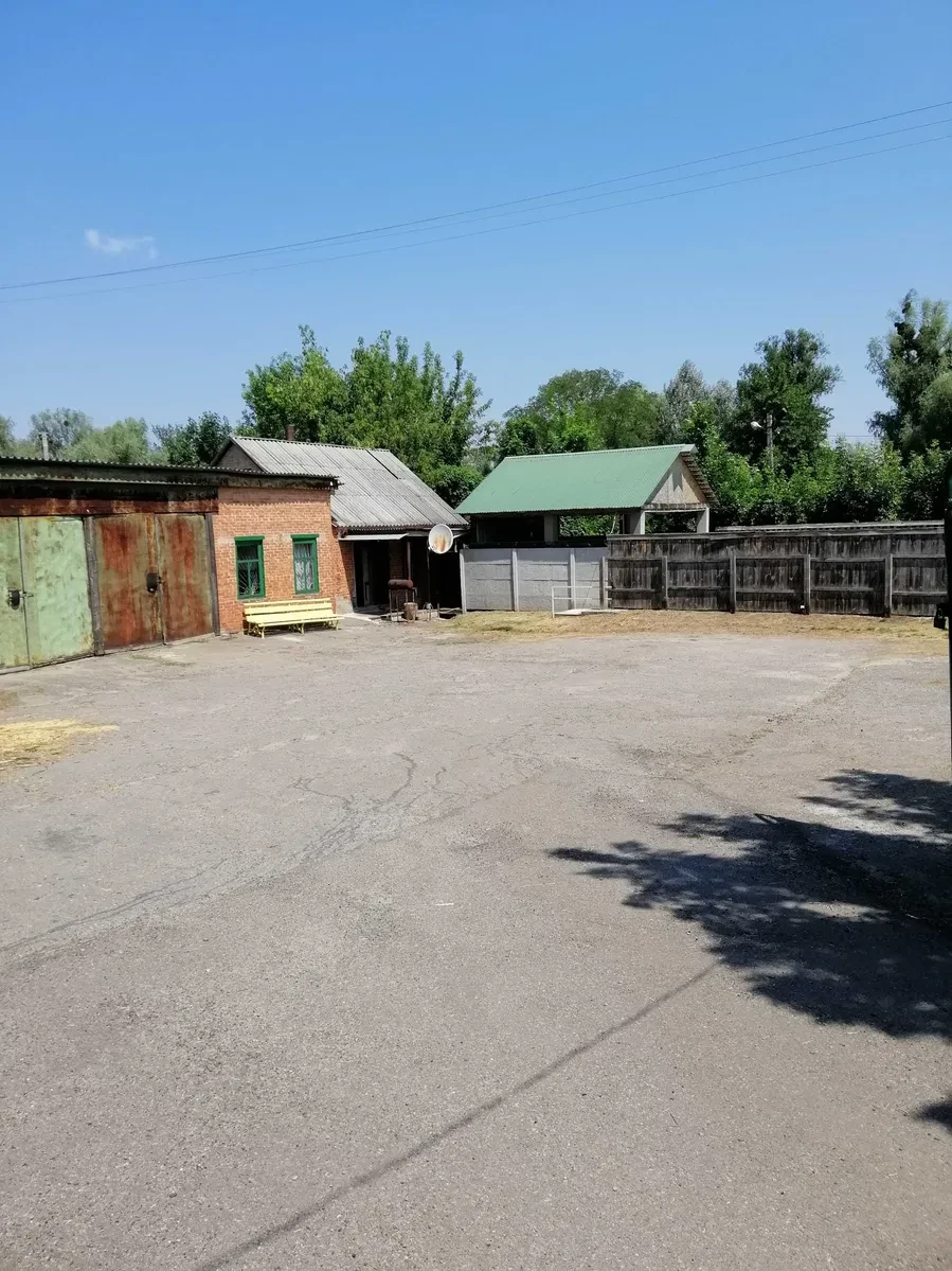 Приміщення, Чутове: склади та виробничі будівлі, сауна і басейн - фото 2
