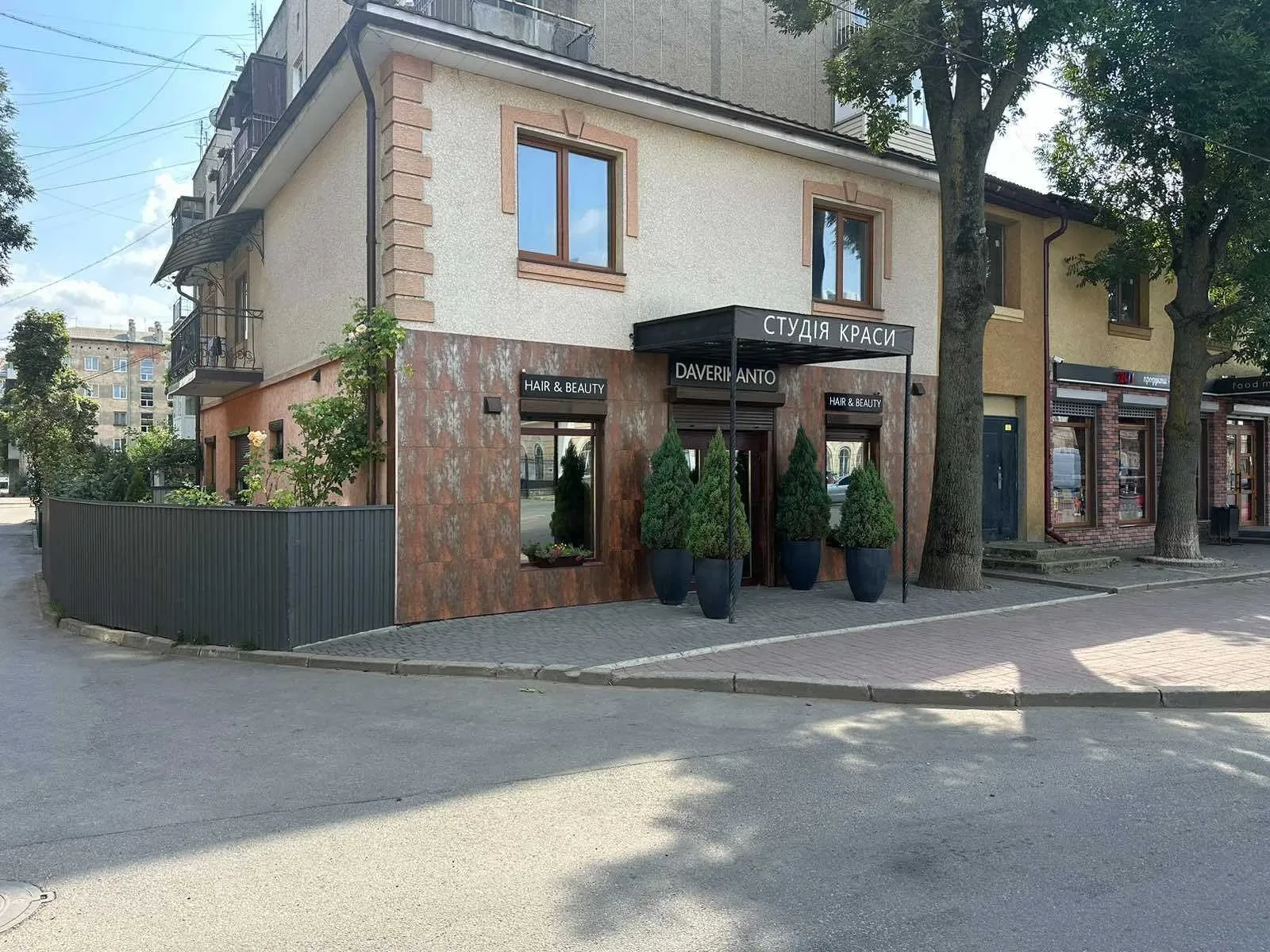 Квартира у ЖК Даверіканто: діючий салон-перукарня, ремонт - фото 1