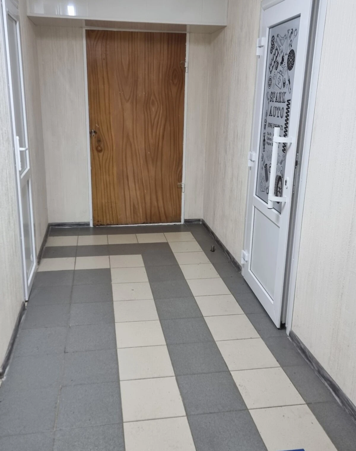 Приміщення, Комунарський: цокольний поверх, ділянка 140 м² - фото 2