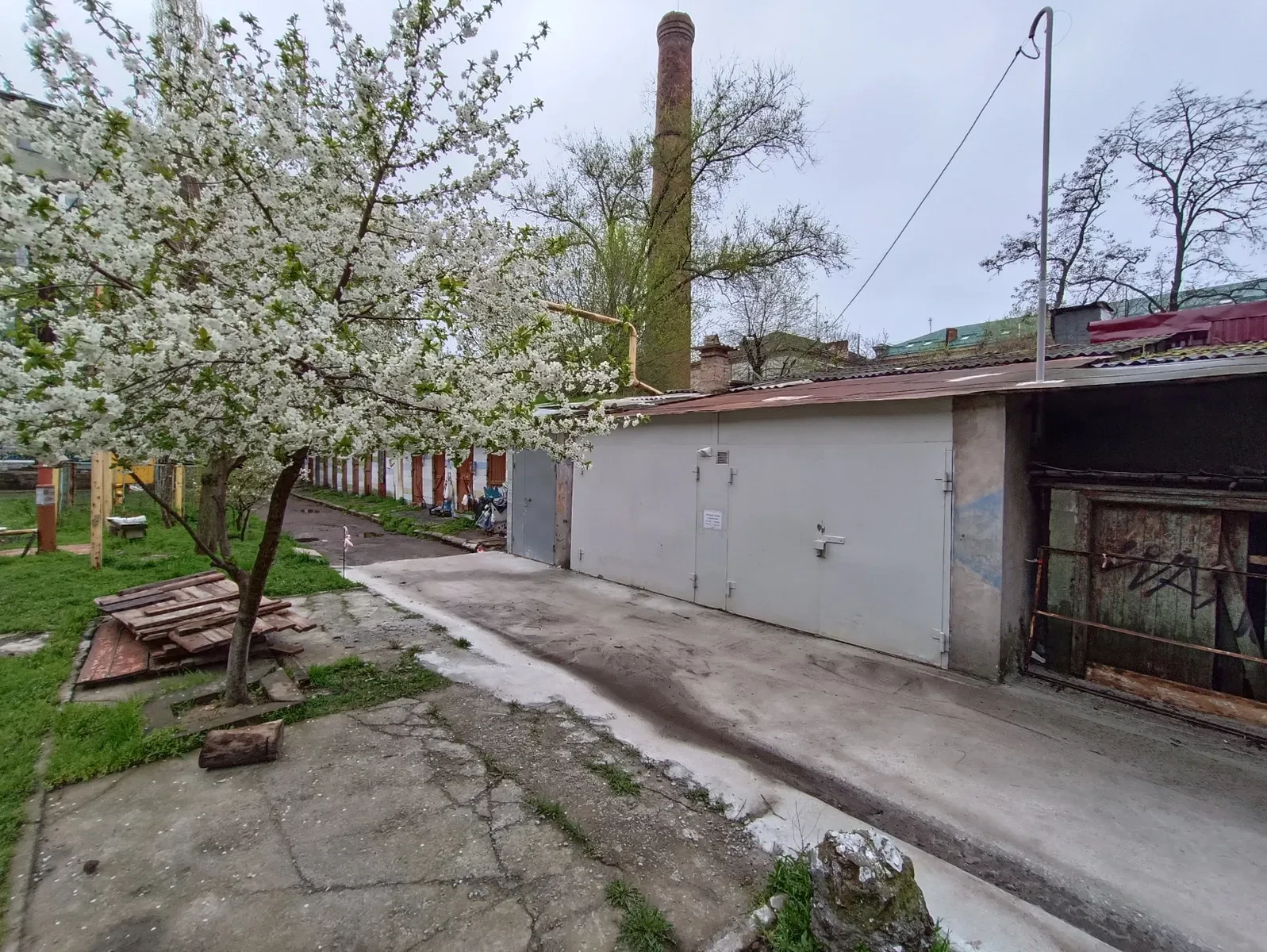 Склад-гараж, Шевченківський: 220 В і 63 А, бомбосховище - фото 3