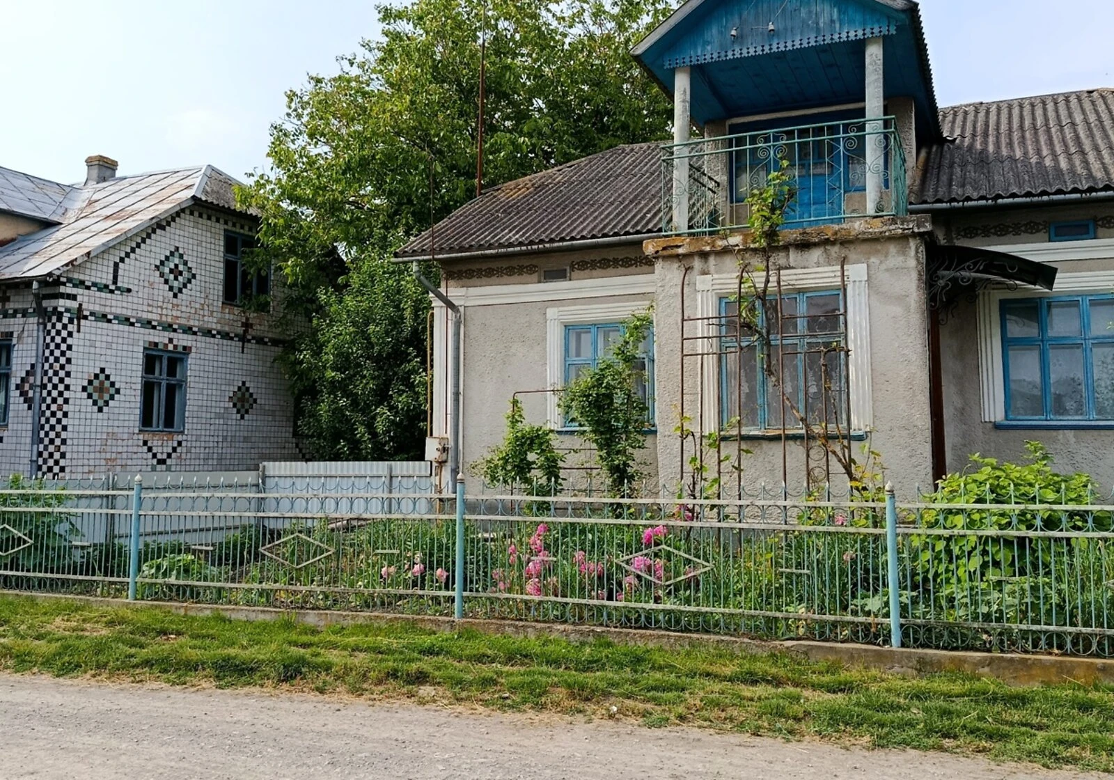 Будинок, Старий Нижбірок: веранда, криниця, гараж у дворі - фото 2