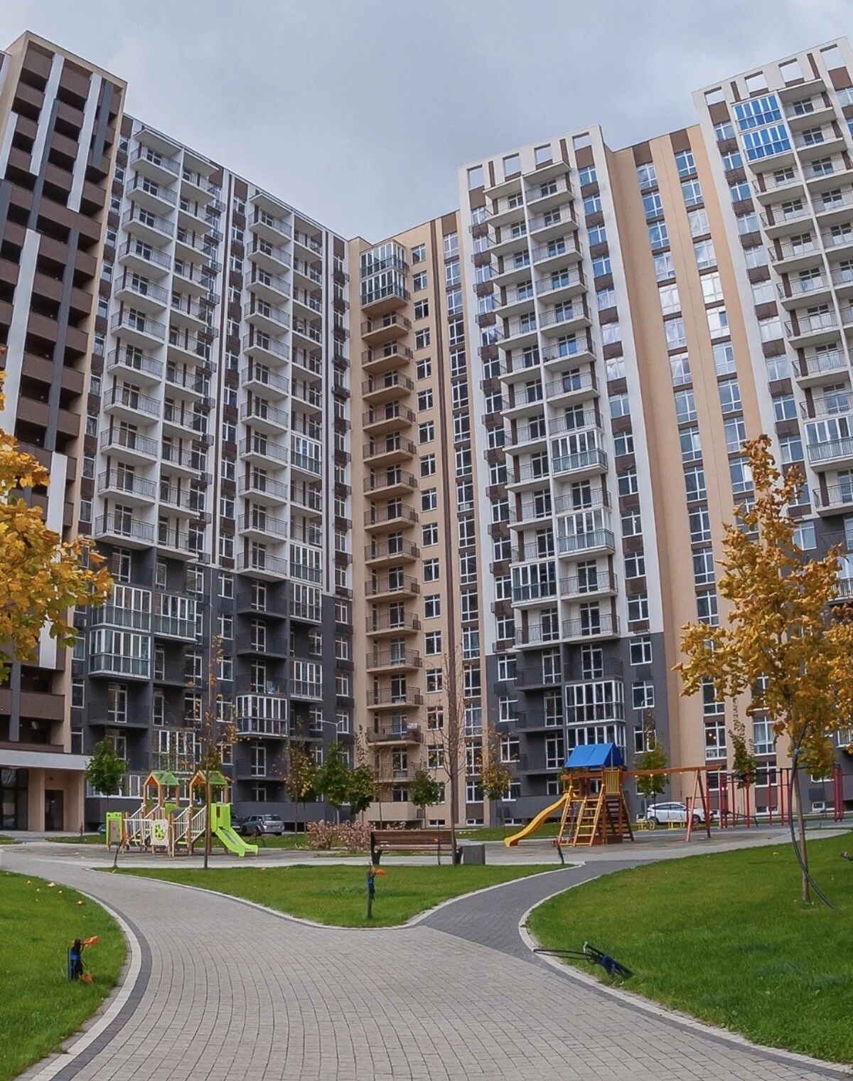 3-кімнатна квартира, Феофанія: паркомісце, житло не використовувалось