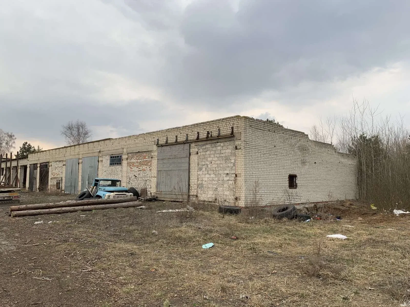 Помещение, Лапни: СТО, пилорама, обмен на автомобили