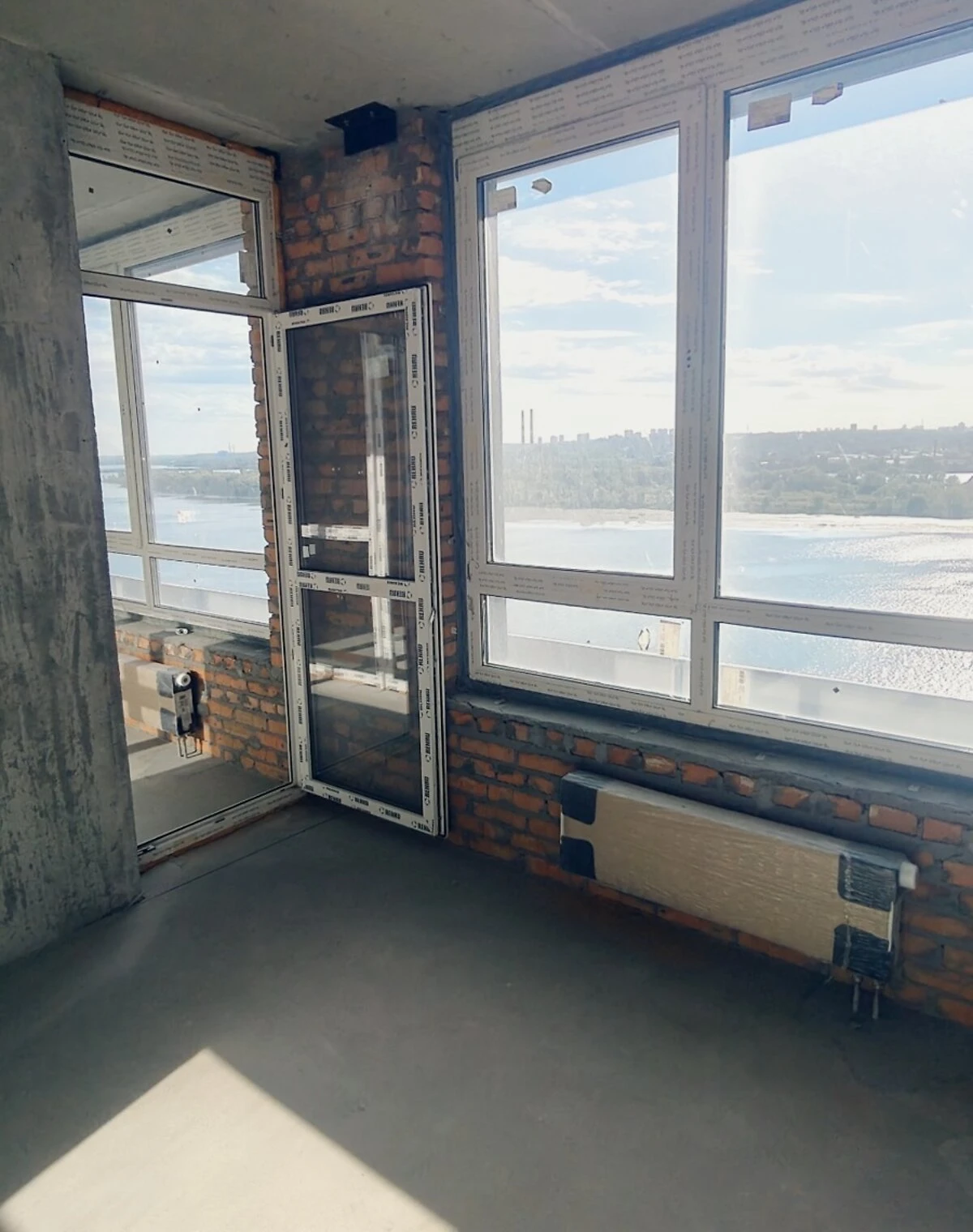 2-кімнатна квартира, Дарницький: автономна котельня, вода без світла
