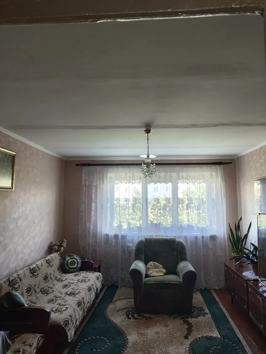 3-кімнатна квартира, Ладижин: не кутова, вікна на обидві сторони