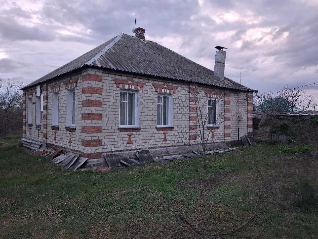 Будинок, Пересічне: вихід до ставка, 45 соток, гараж
