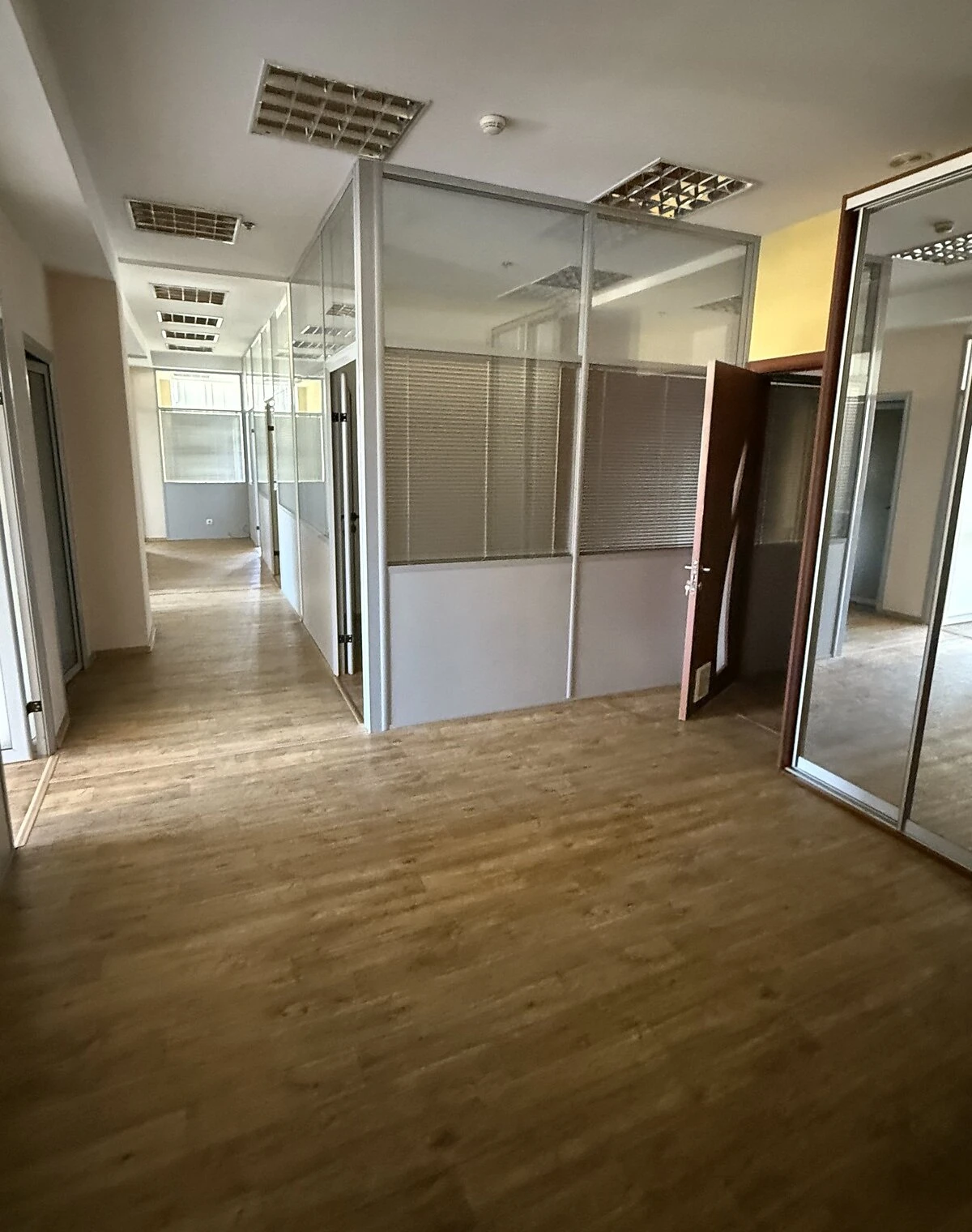 Офіс, Голосіївський: кабінетне планування, інтернет і ліфт під час відключень, фото 5