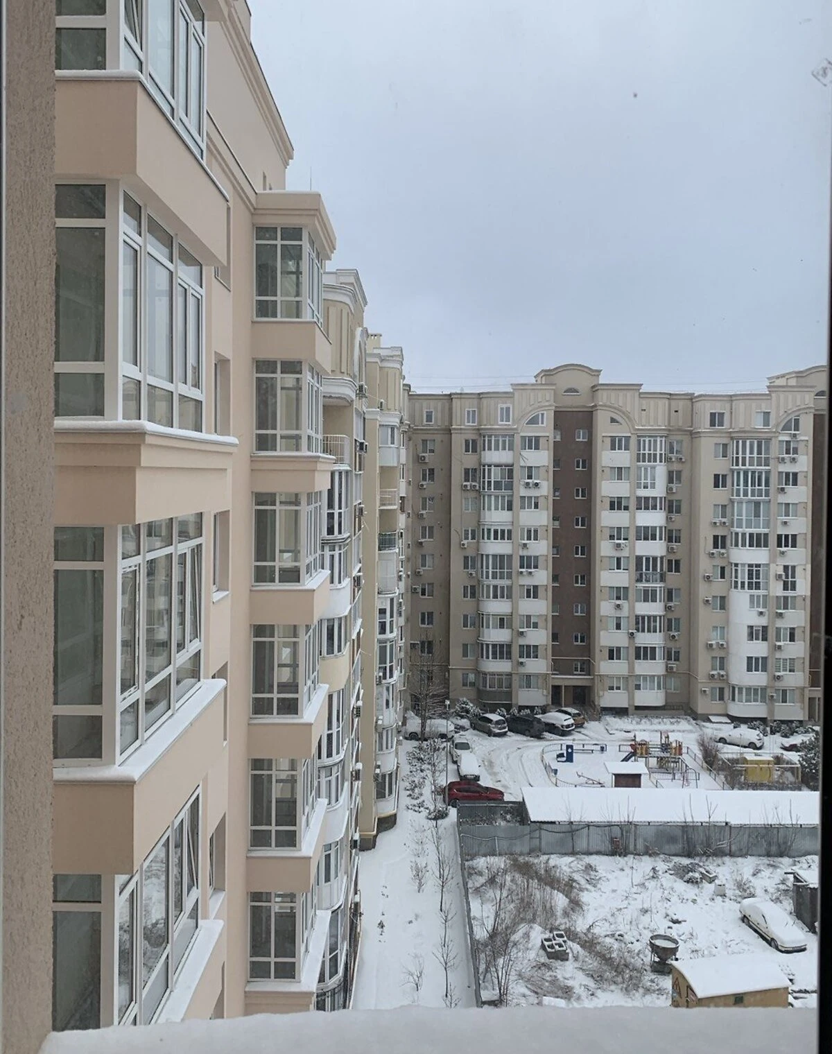 2-кімнатна квартира, Центральний: без оздоблення, панорамні вікна