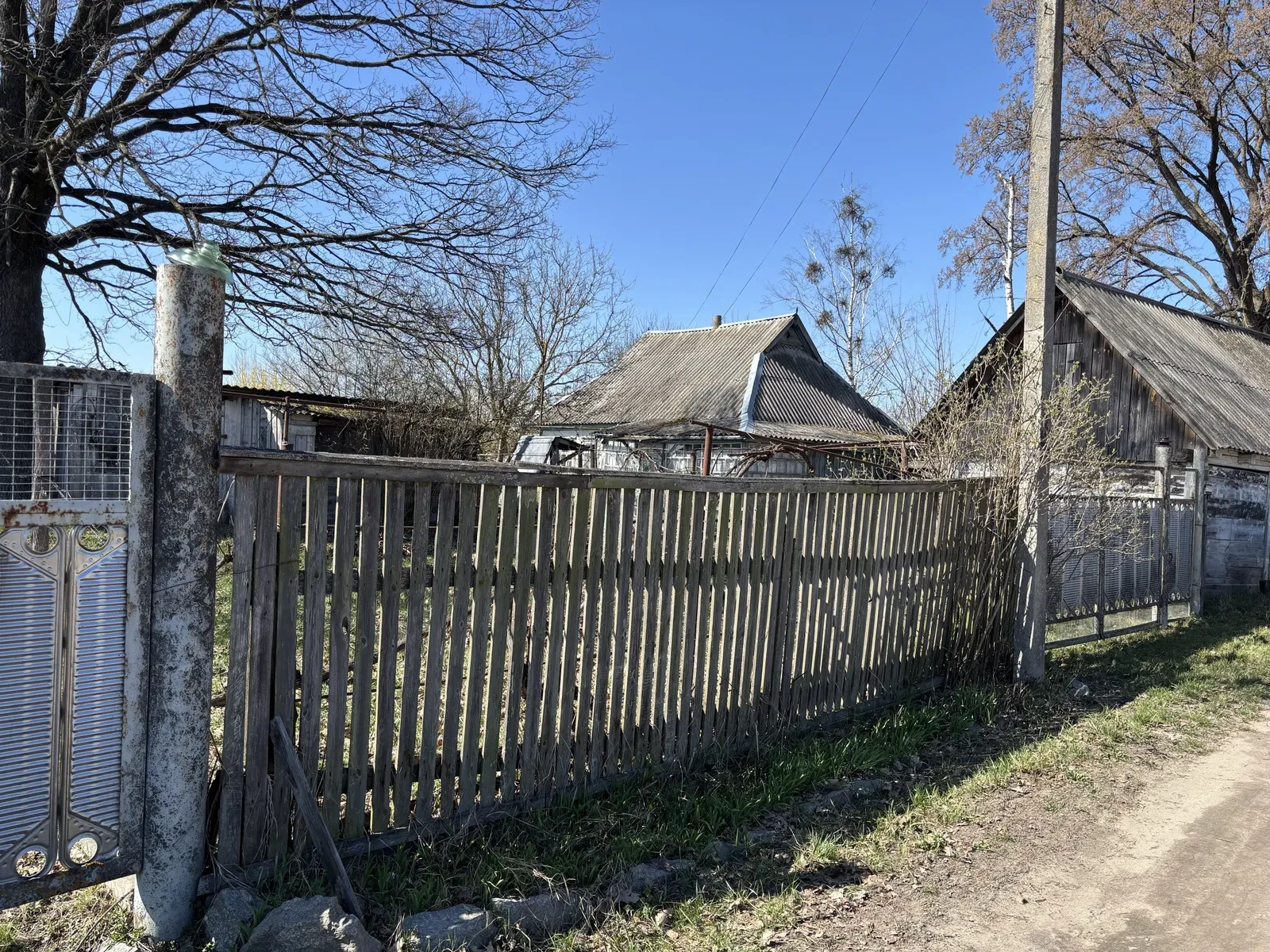 Будинок, Ніжиловичі: дві ділянки, ліс навколо
