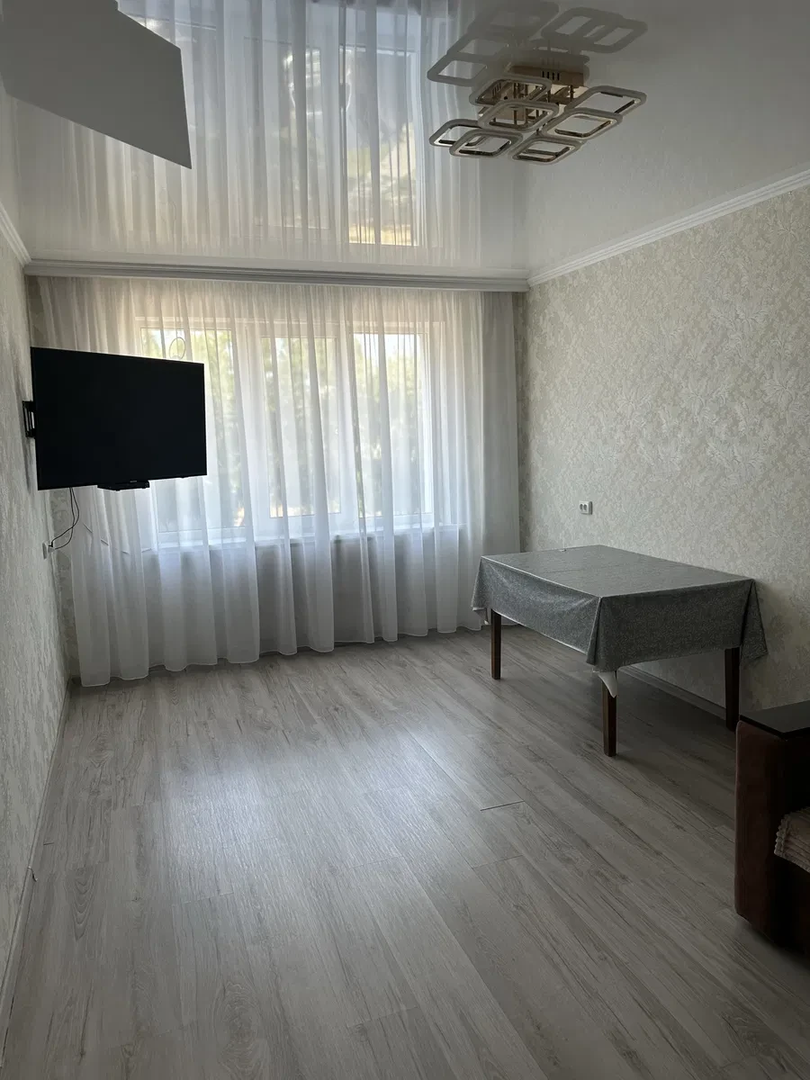 2-кімнатна квартира, Павлоград: центр, біля КУБ, євроремонт