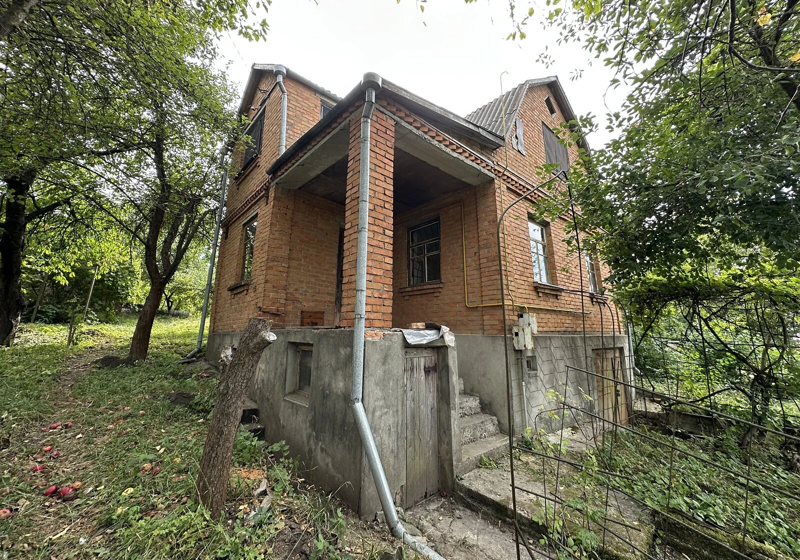 Будинок у масиві Автомобіліст: веранда, криниця, 5 соток