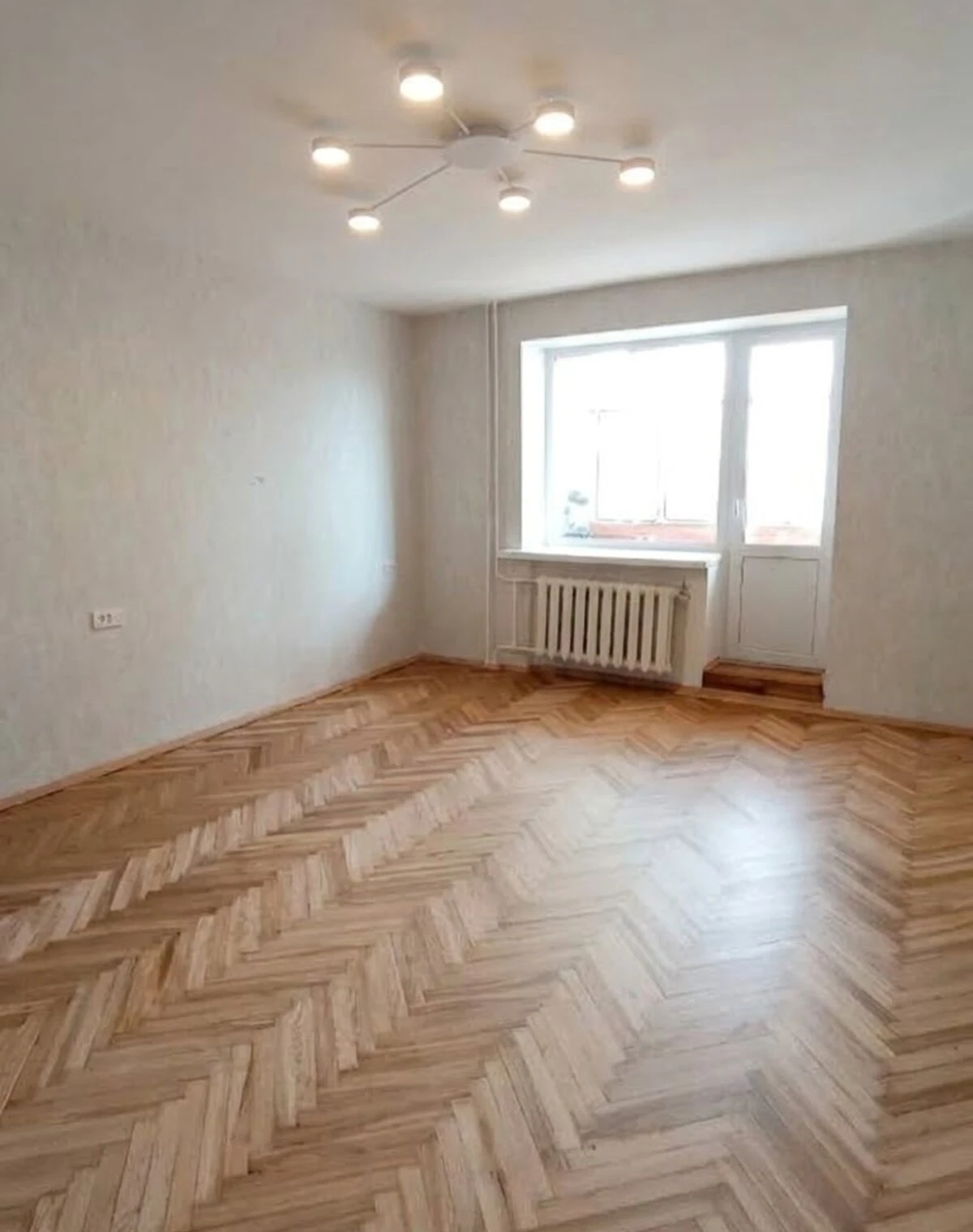 2-кімнатна квартира, Бровари: паркет, кухня 9 м² - фото 2