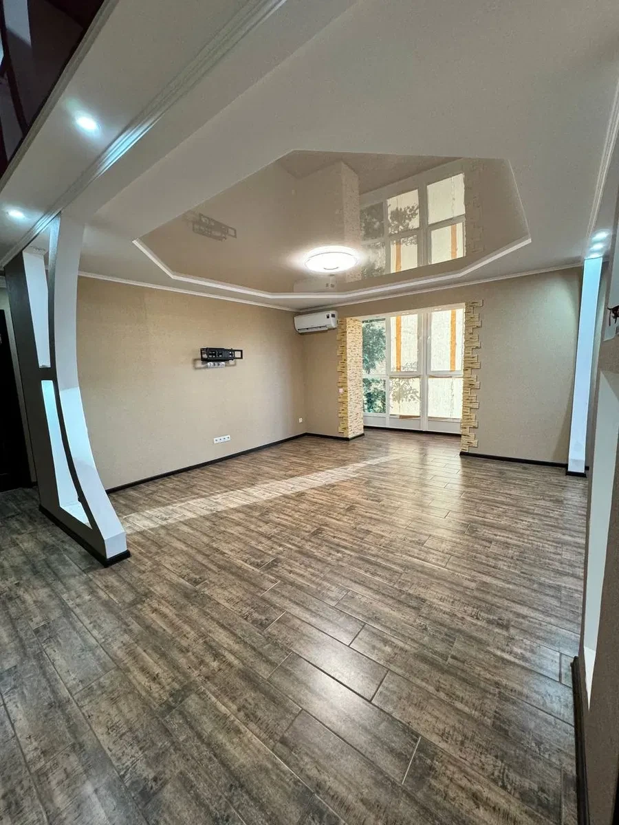 3-кімнатна квартира, Мала Виска: авторський ремонт, кухня-студія, фото 3