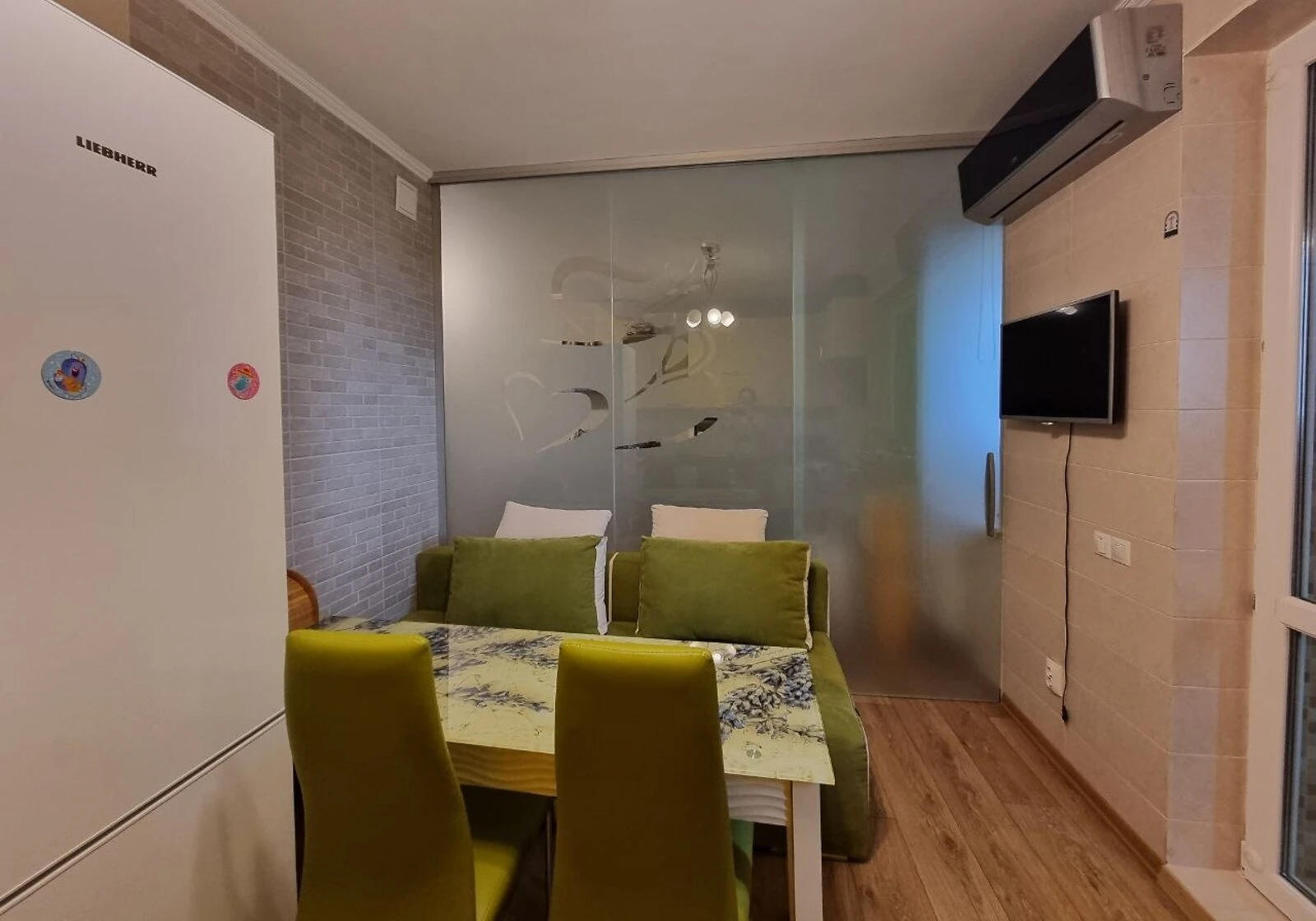 1-кімнатна квартира, Теремки-2: кухня-студія, ліфт працює без світла