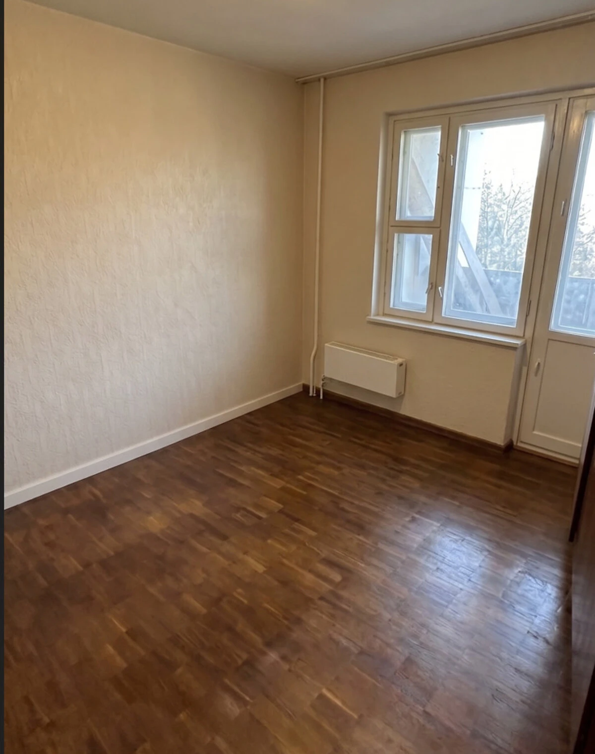 2-кімнатна квартира, Троєщина: без ремонту, вода й опалення без світла