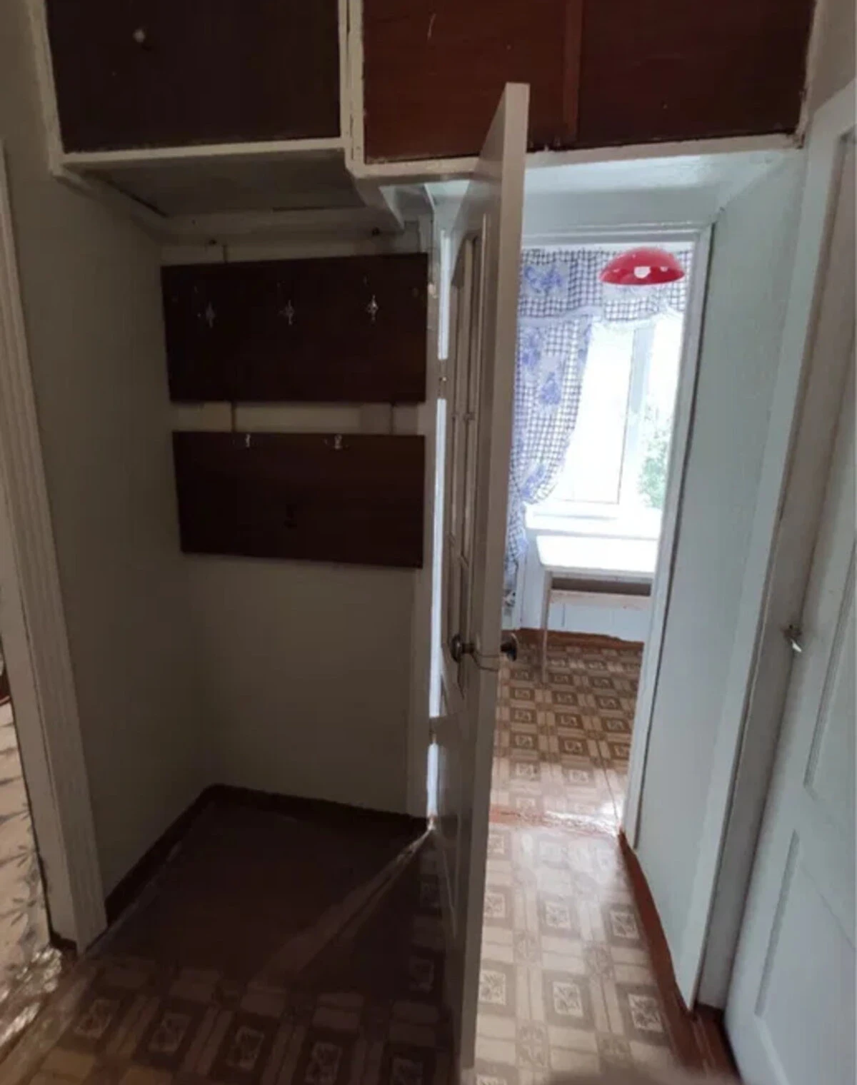 1-комнатная квартира, Николаев: кухня 8 м², диван, фото 5